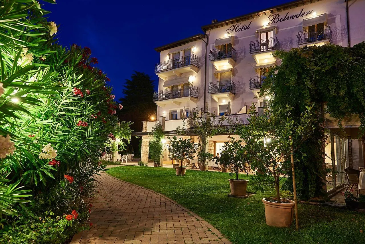 Hotel Belvedere トッリ・デル・ベーナコ 0*,