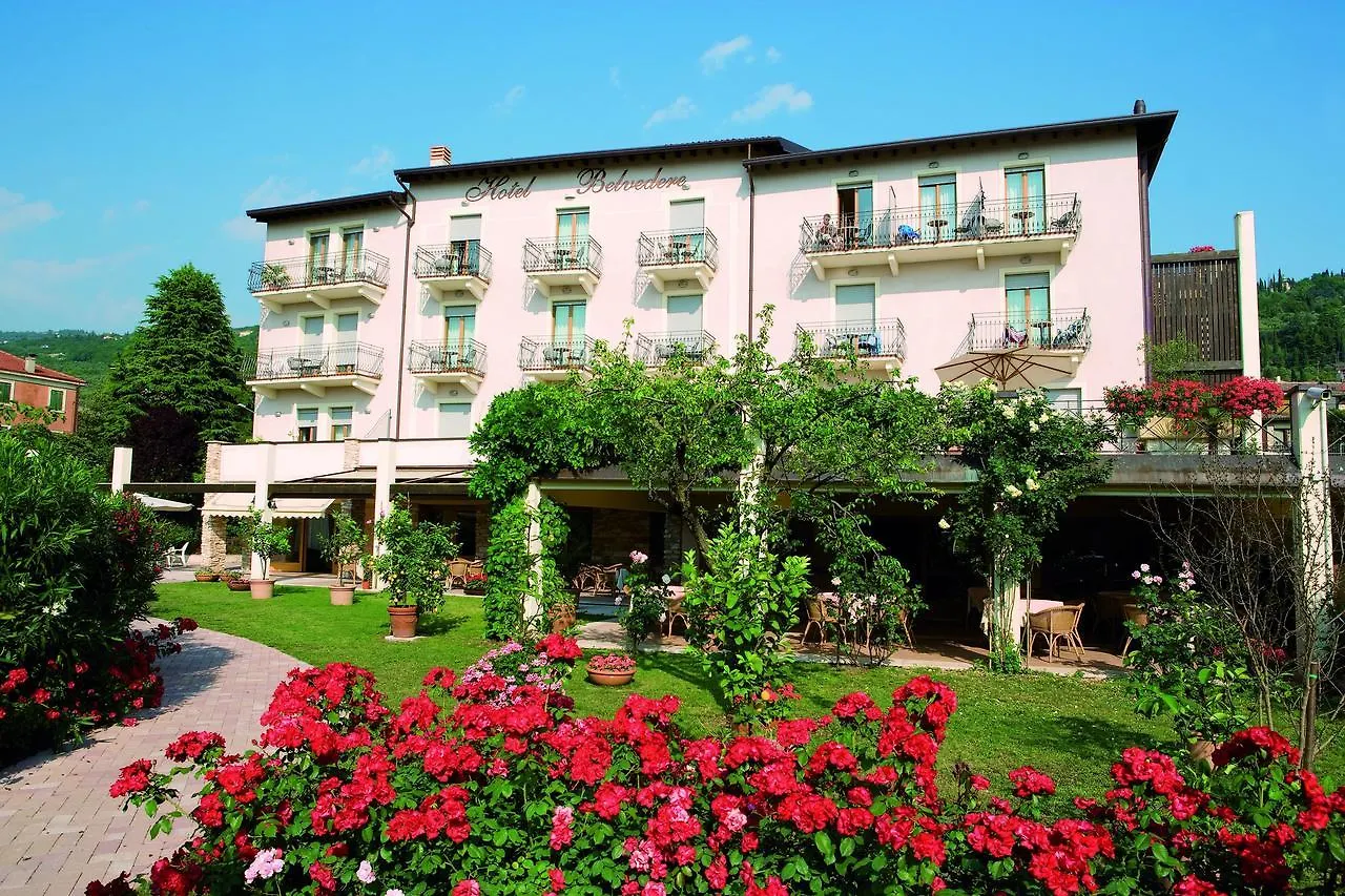 Hotel Belvedere トッリ・デル・ベーナコ